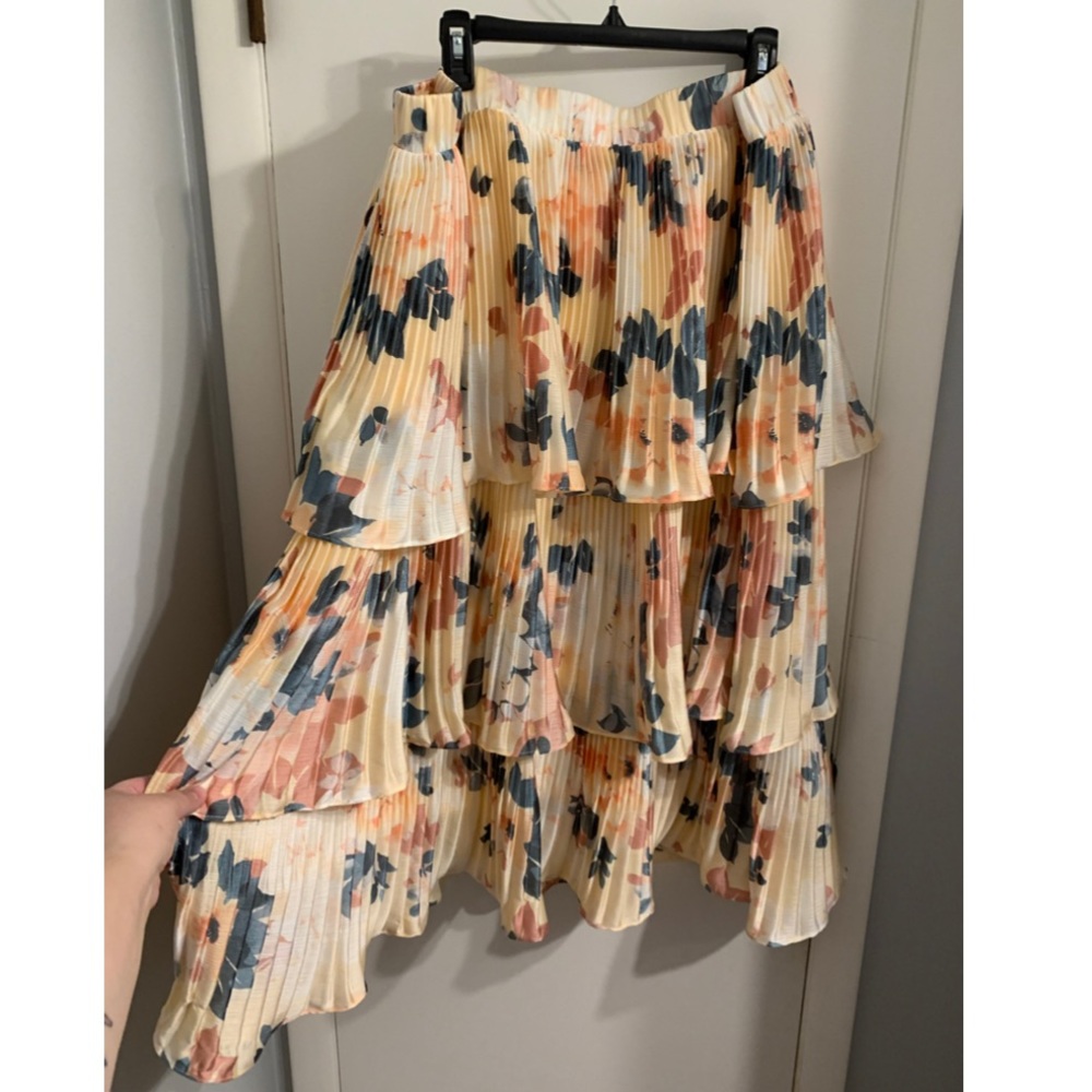 Tiered floral midi skirt